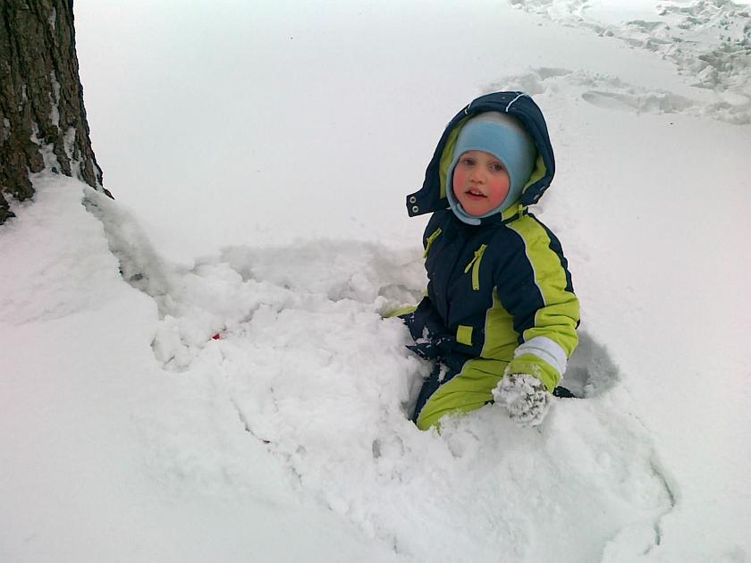 20120218646.jpg - Tapla się w śniegu