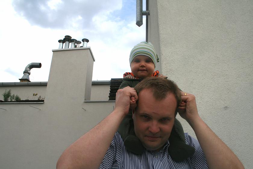 IMG_6851.JPG - Adasiek z barana podziwia widok na Sopot