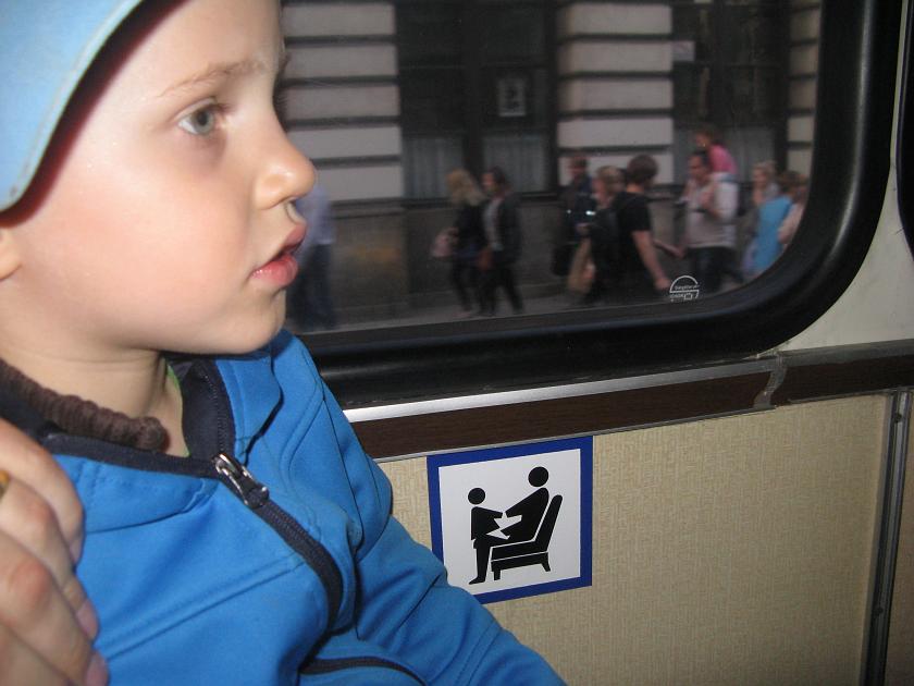 IMG_3663.JPG - W Ikarusie siadamy na miejscu dla osoby z dzieckiem