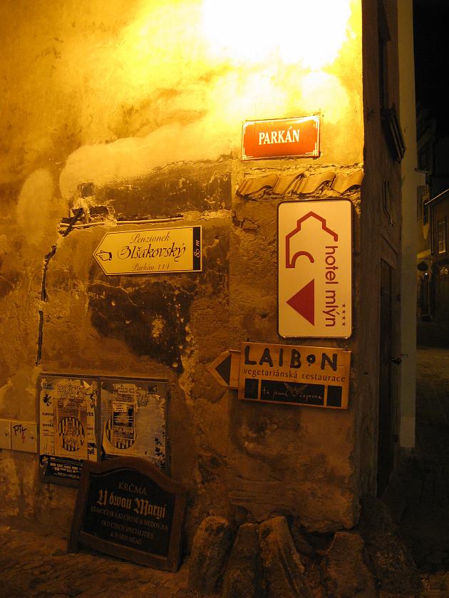 IMG_0704.JPG - Nasza ulica noc� . . .