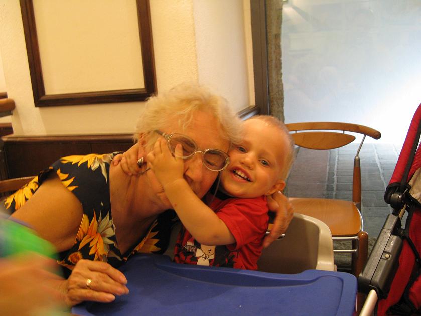 IMG_0768.JPG - Wojtu� kocha babci� (w Nordsee / Salzburg)