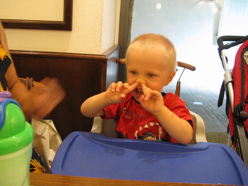 IMG_0781.JPG - D�ubie w nosie na 2 fronty