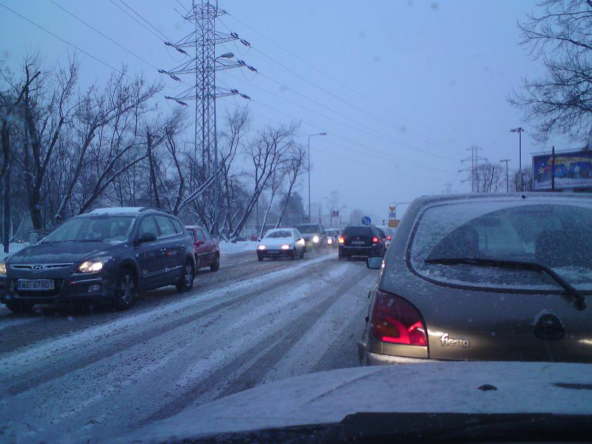 DSC01042.JPG - 17.12.2009 Nagły atak zimy zaskoczył drogowców - Zamieniecka