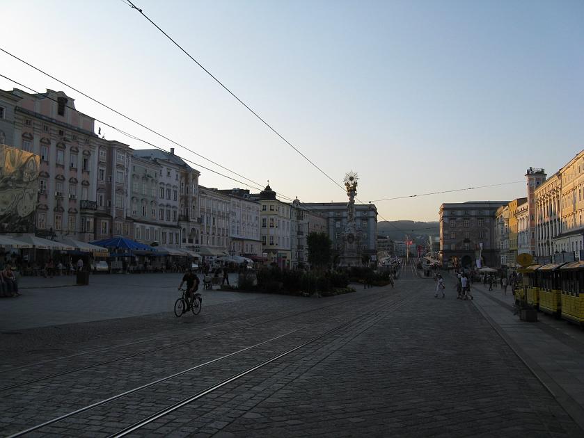 IMG_0845.JPG - Linz - widok na Hauptplatz od strony Landstrasse