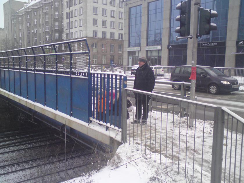 DSC01118.JPG - Ulubione miejsce do trainspottingu ;-)