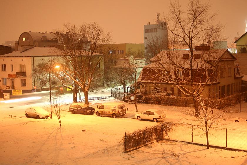 IMG_5051.JPG - 2010-11-28 Pierwszy śnieg - skrzyżowanie Komorskiej i Sulejkowskiej