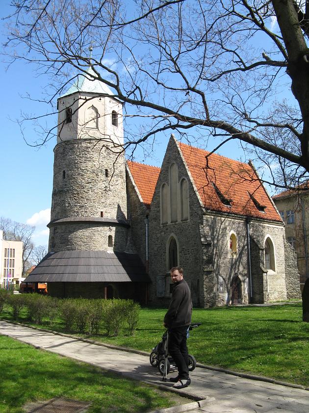 IMG_3608.JPG - XII-wieczna rotunda św. Gotarda w Strzelinie