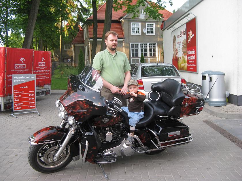IMG_4470.JPG - Wojtek na Harleyu