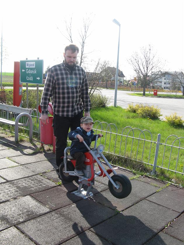 IMG_4070.JPG - Wojtek na motorze