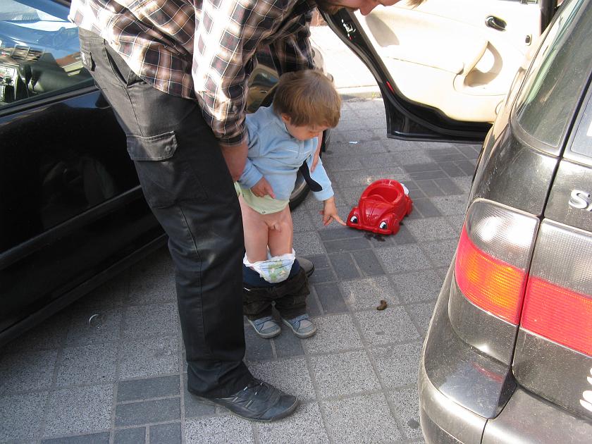 IMG_4079.JPG - A tu kupa ;-) Po Wojtku trzeba czasem sprzątać, jak po psie ;-)