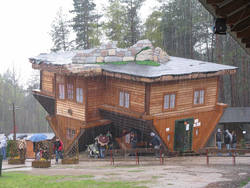 IMG_4092.JPG - Szymbark - dom do góry nogami