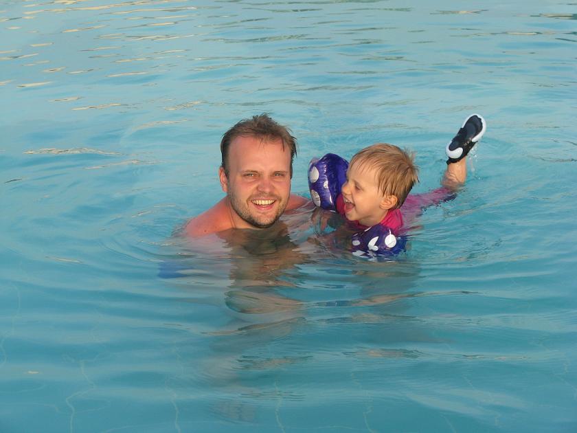 IMG_5771.JPG - albo bawimy się z tatusiem przy zachodzącym słońcu