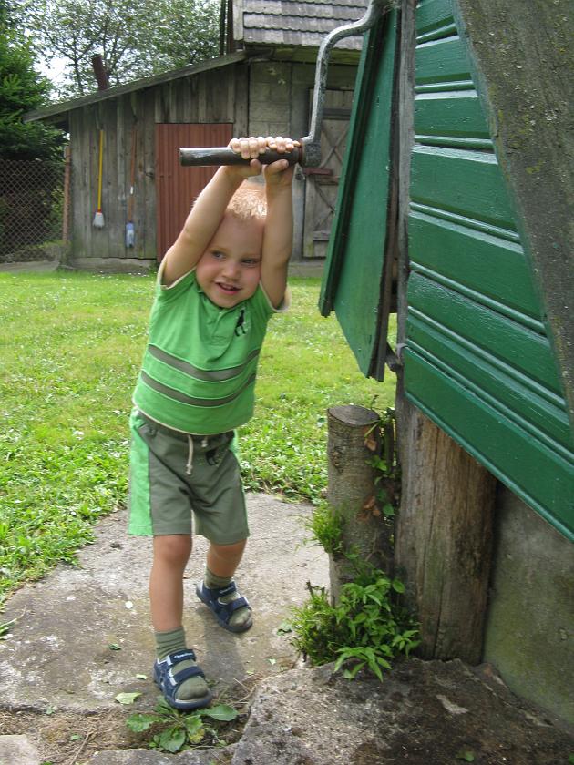 IMG_7457.JPG - A tutaj przy studni