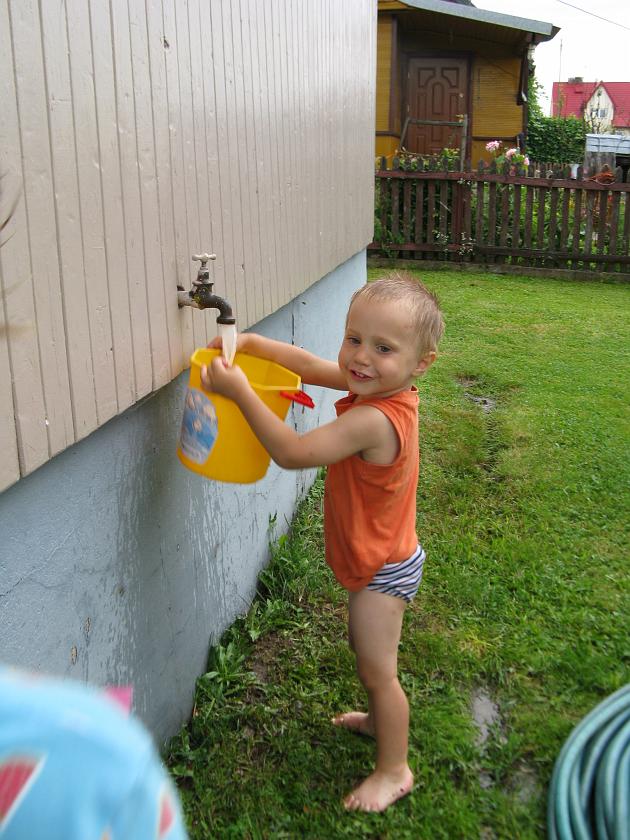 IMG_7578.JPG - Nabieramy wodę  . . .