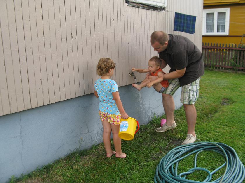 IMG_7588.JPG - Myjemy Wojtusia przed wyjazdem