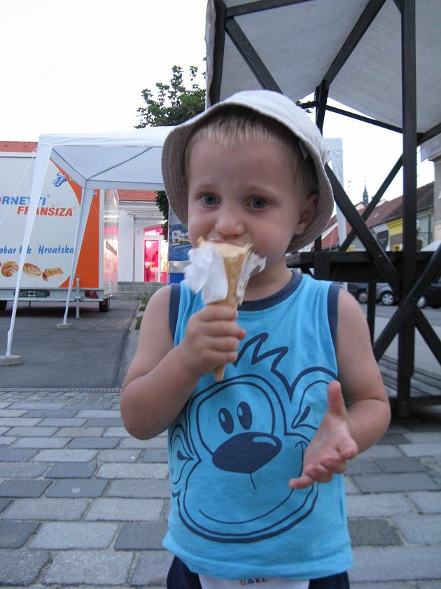 IMG_8709.JPG - Kończymy loda