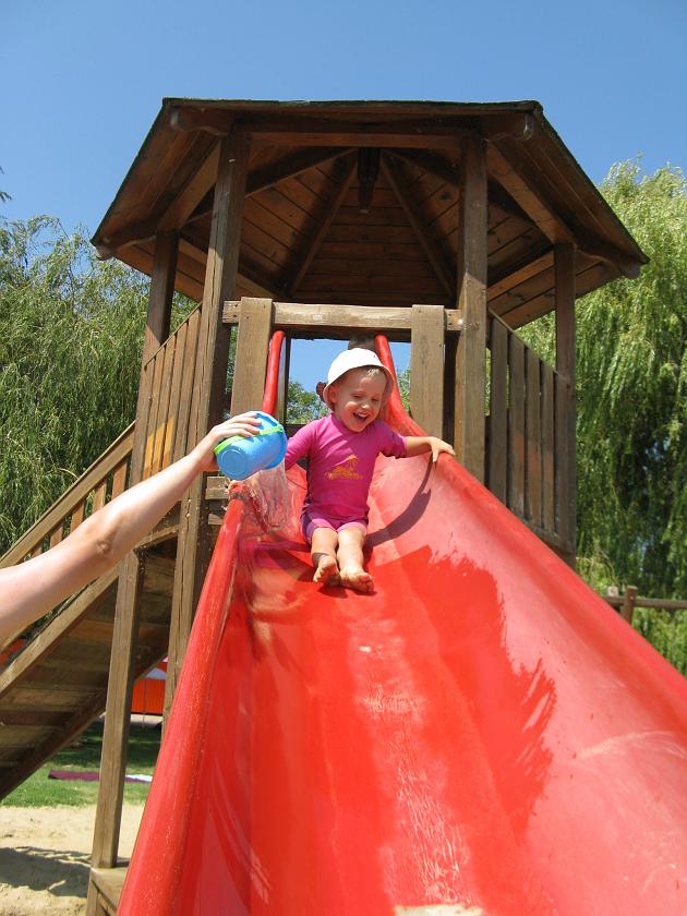 IMG_8968.JPG - Tata podlewa - i od razu jedzie się lepiej!