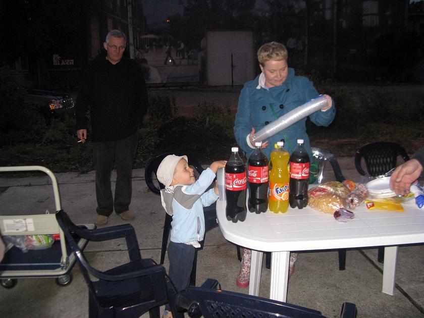 IMG_9314.JPG - Pomaga przygotować imprezę