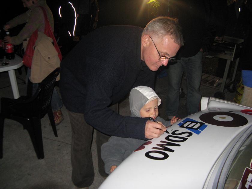 IMG_9322.JPG - Podpisuje Trabanta przed wyjazdem