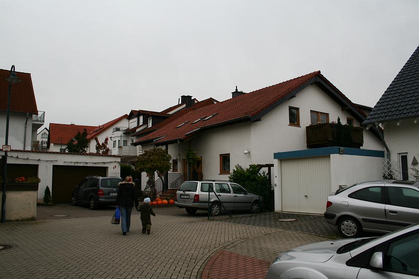 IMG_3947.JPG - Idziemy do domu Wujka Rafała w Ingelheim