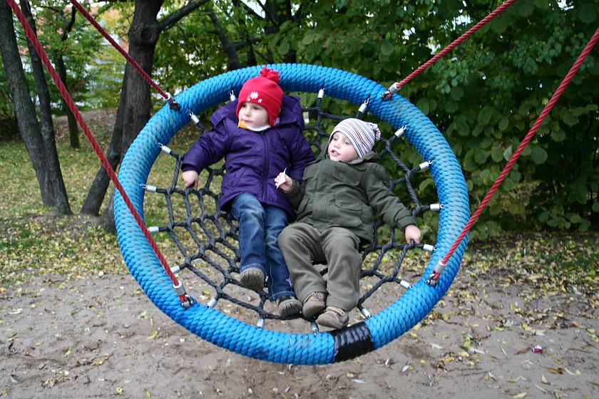 IMG_4014.JPG - Małgosia i Wojtek na huśtawce