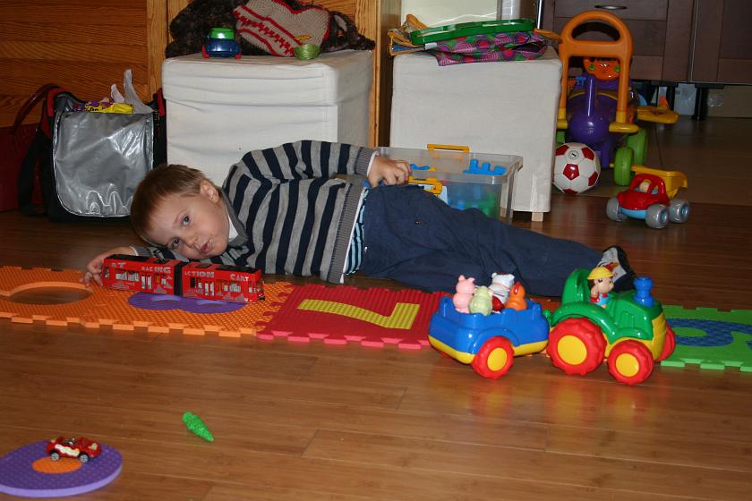 IMG_4845.JPG - Wojtek z pięknym dużym tramwajem