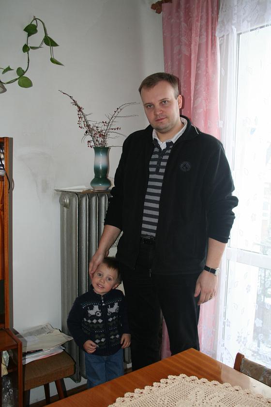 IMG_5082.JPG - Kultowe zdjęcie koło kaloryfera: tutaj z tatą