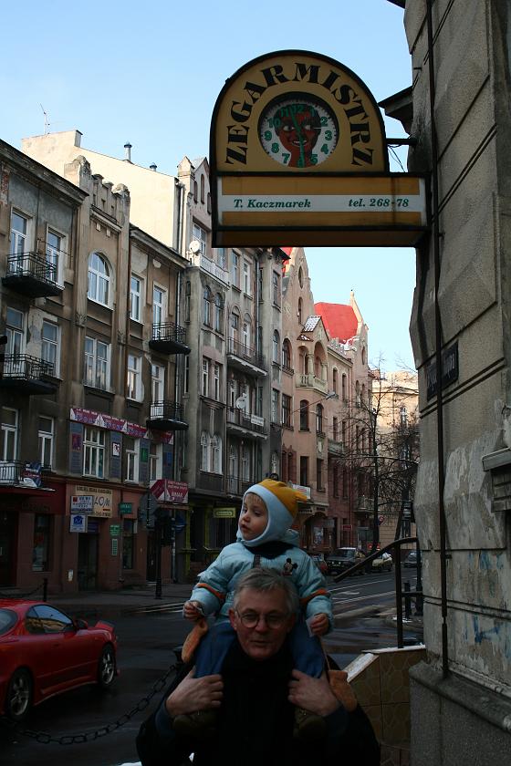 IMG_5152.JPG - Chopina róg Okopowej - słynny zegarmistrz z murzynem w logo