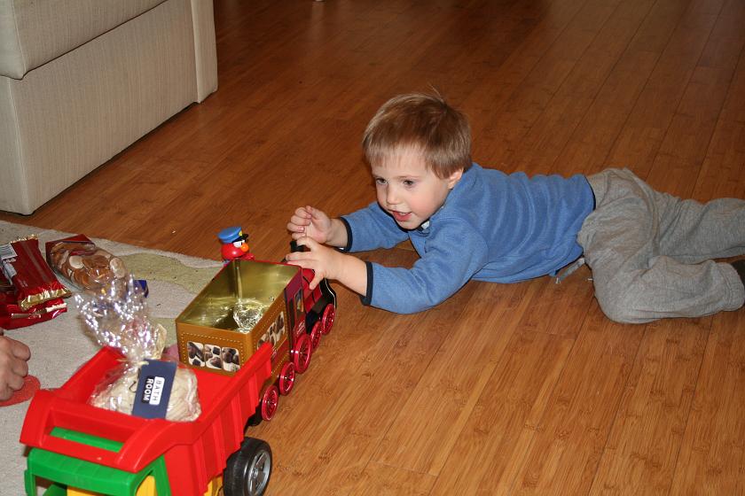 IMG_5572.JPG - Pakujemy ciasteczka do lokomotywy!