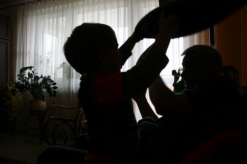 IMG_8986.JPG - Tłuczemy się z dziadkiem poduszkami