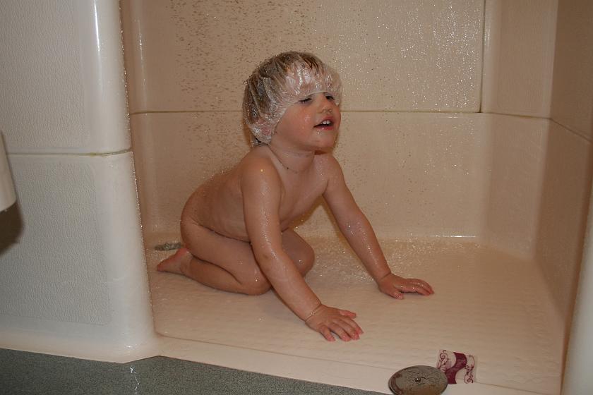 IMG_7577.JPG - W czepku pod prysznicem