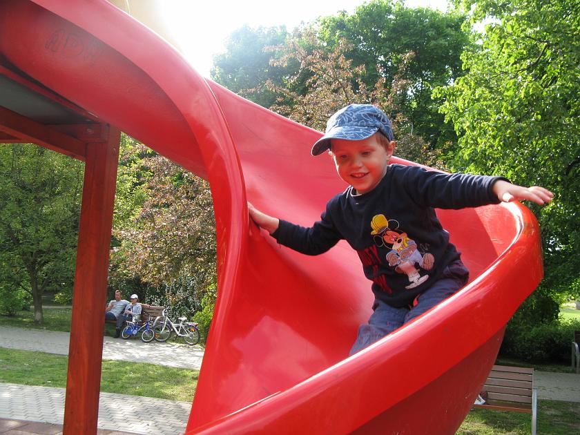IMG_1131.JPG - Kręcona zjeżdżalnia na placu zabaw w Pruszkowie