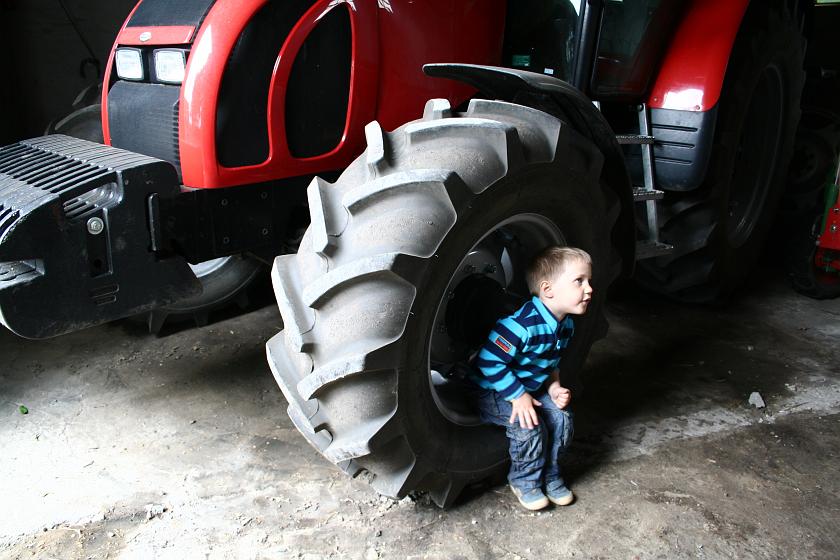 IMG_0325.JPG - Nowy traktor wujka Wojtka