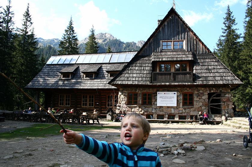 IMG_9438.JPG - Wojtek pod schroniskiem na Hali Ornak