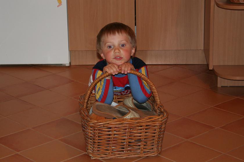 IMG_9543.JPG - Mały Wojtek w koszyku