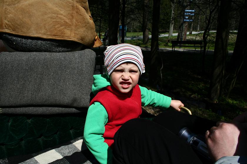 IMG_9697.JPG - Wojtek jedzie bryczką