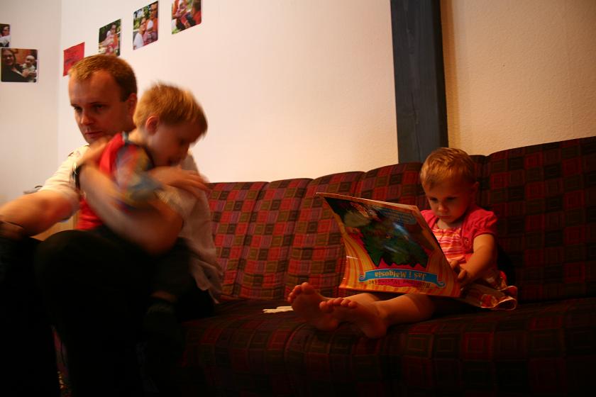 IMG_0778.JPG - Małgosia kontempluje prezent