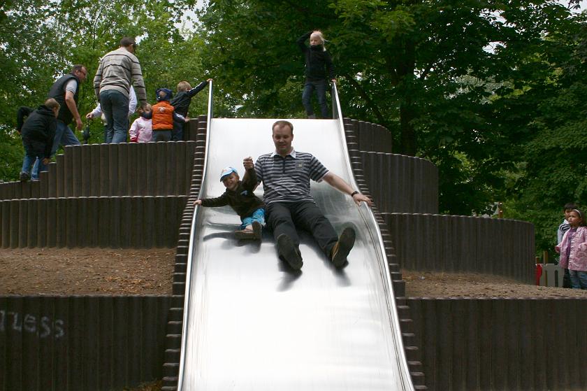 IMG_0974.JPG - A tak się zjeżdża z tatą