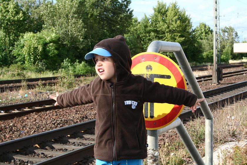 IMG_1052.JPG - Jak robi ten pan na znaku?