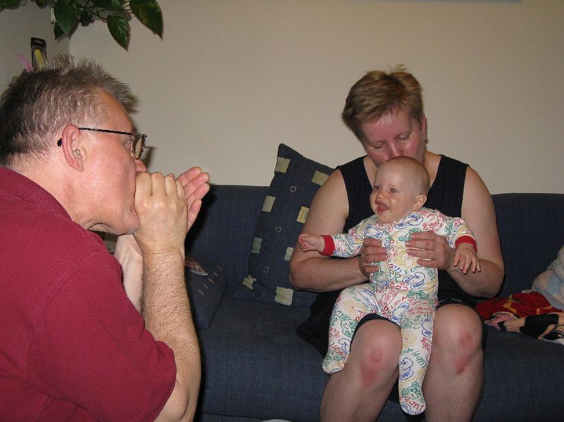 2008-05-18_2626.jpg - (2008-05-18) Dziadek się wygłupia