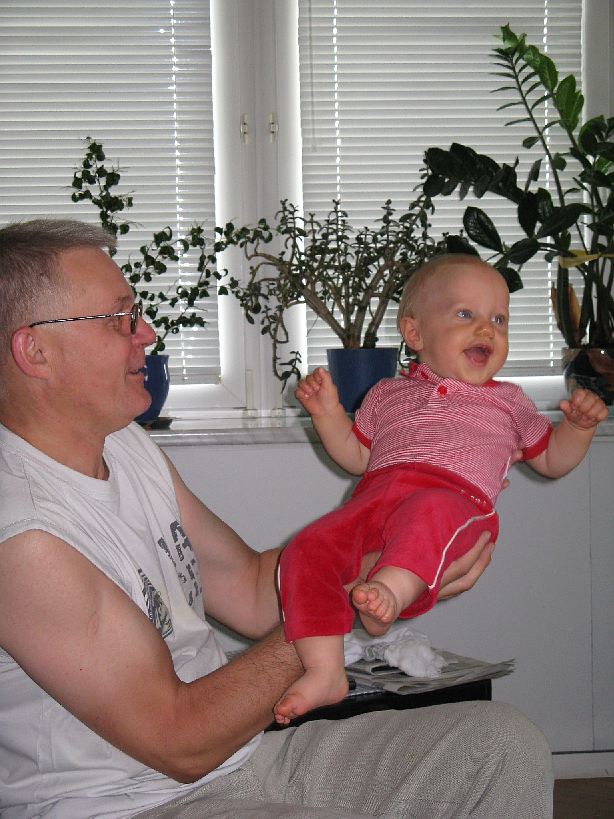 20080719-IMG_3707.jpg - (2008-07-19) Wojtek jak na dłoni